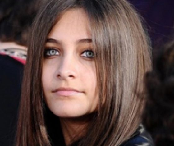 С кем встречается дочь Майкла Джексона