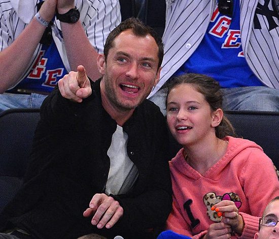 Дочь Джуда Лоу впервые снялась в рекламной кампании