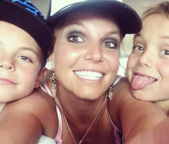 Забавные фото Бритни Спирс с сыновьями