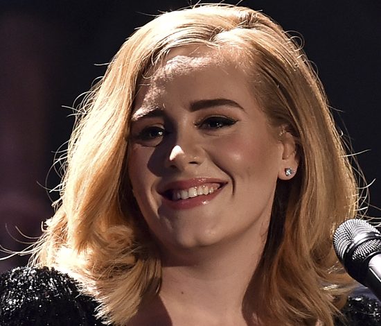 Адель показала свою новую прическу