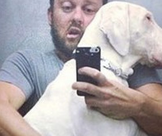 Парень заснял каждый день жизни своего щенка-альбиноса