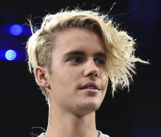 Джастин Бибер опубликовал сразу 13 музыкальных видео