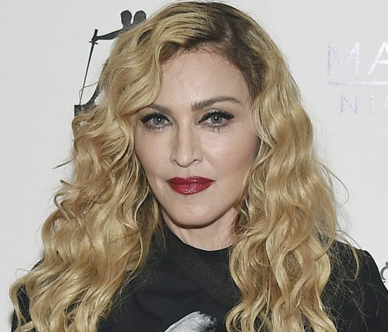 Мадонна расплакалась на сцене