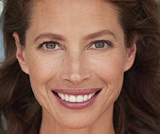 Кристи Тарлингтон Бернс стала новым лицом BIOTHERM