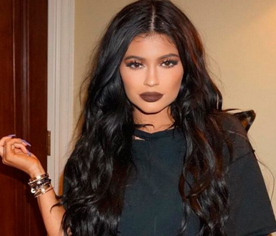 Звезды с шоколадным оттенком помады