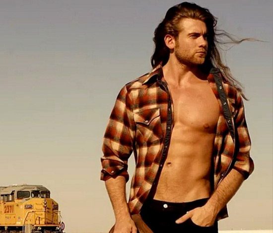 Сексуальный мужчина из Instagram дает уроки пикапа