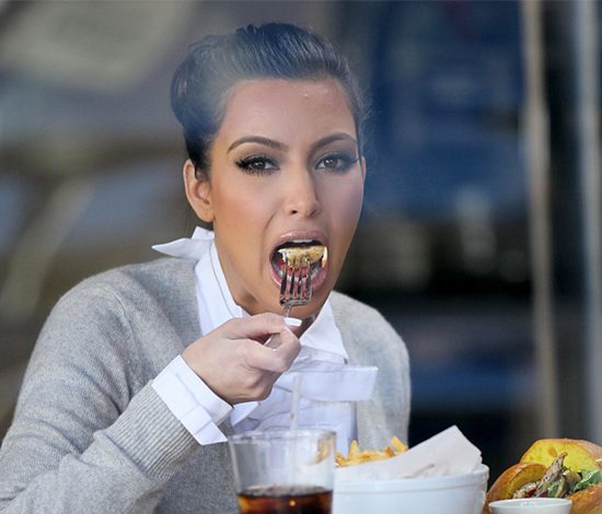 Самые забавные фото звезд во время еды