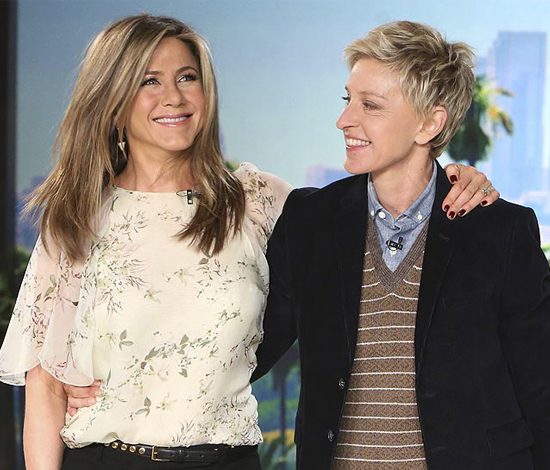 Дедженерес и Энистон расплакались в прямом эфире