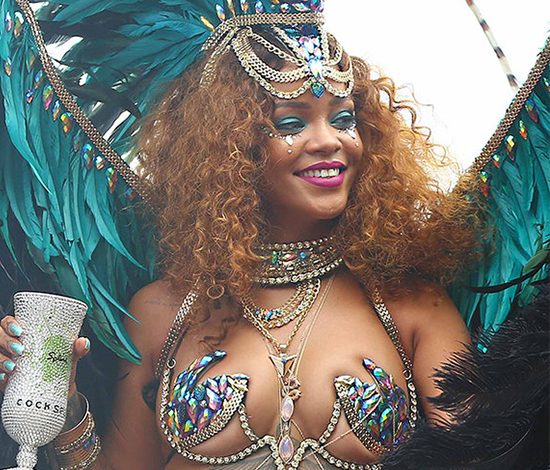 Самые странные и нелепые наряды звезд за 2015 год