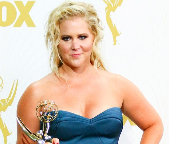 Эми Шумер рассказала, что стала жертвой насилия в 17