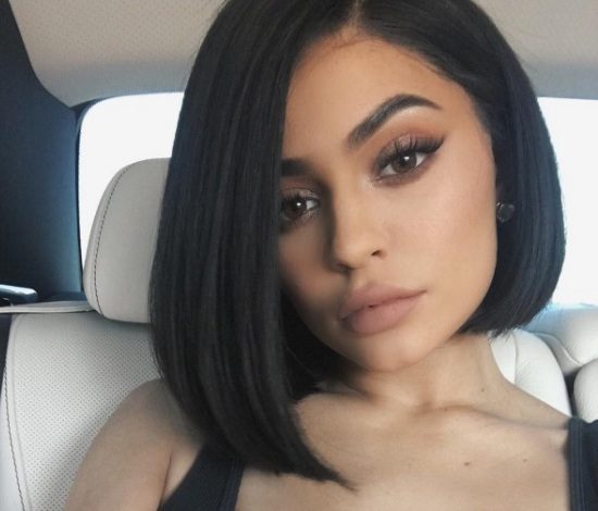 Новая прическа Кайли Дженнер. Как тебе?