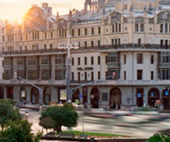 Рождественские спектакли в окнах гостиницы «Метрополь»