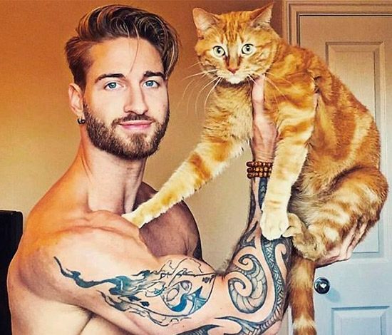 Новый флешмоб: сексуальные парни и котики