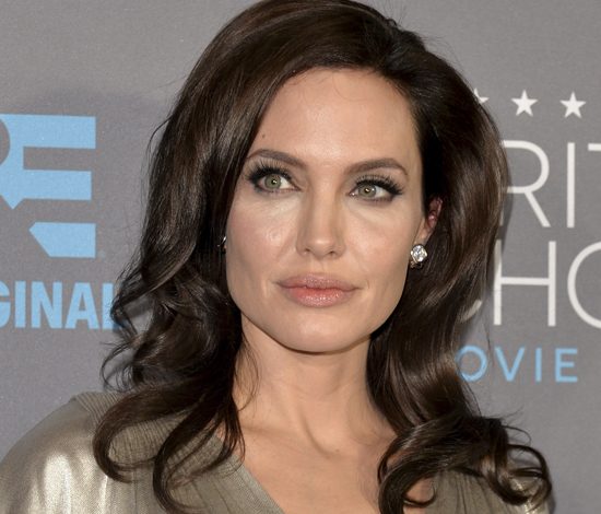 Анджелина Джоли усыновила седьмого ребенка