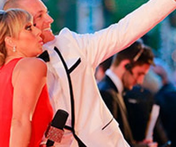 Как ведут себя девушки перед камерой