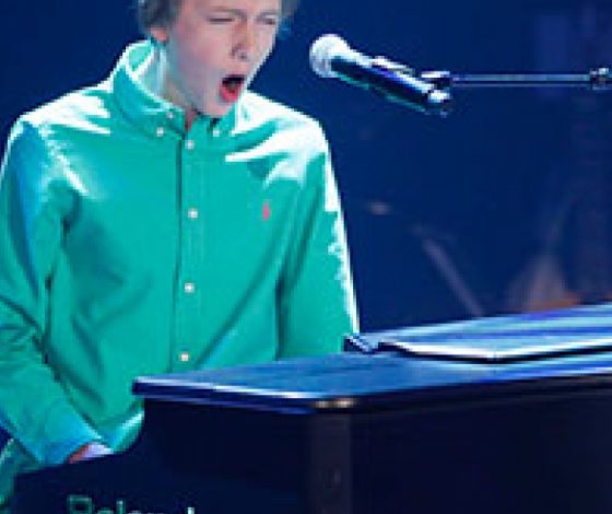 Парень зажег не хуже Элвиса Пресли