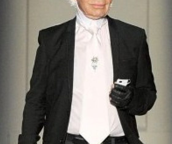 Карл Лагерфельд запускает линию детской одежды