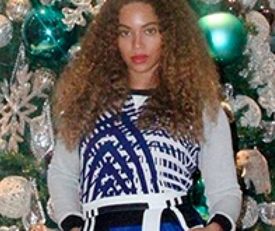 Как звезды украсили свои елки