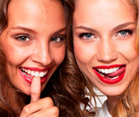 Как отбелить зубы без боли