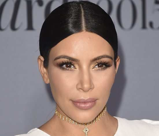 Ким Кардашьян решила пожертвовать 1000 пар обуви