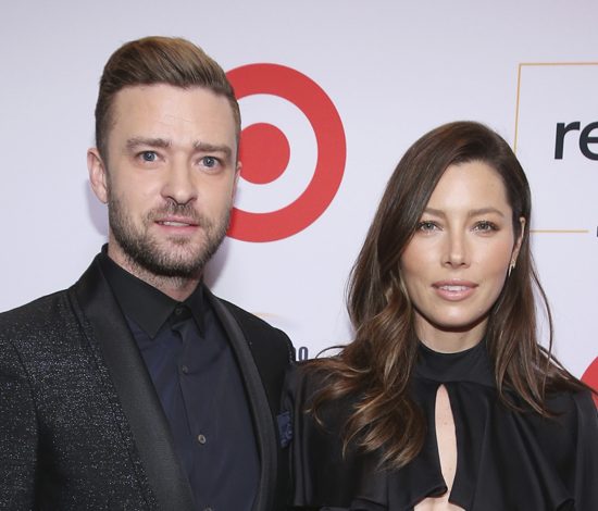 Джастин Тимберлейк и Джессика Бил вышли на прогулку с сыном