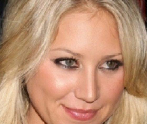 Анна Курникова не снимает обручальное кольцо