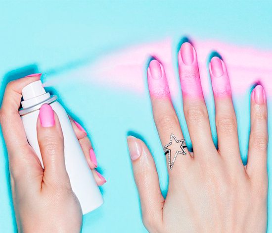 Самый быстрый идеальный маникюр: лак в виде спрея