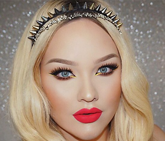 Как нанести макияж без зеркала