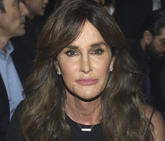 Кейтлин Дженнер показала оголенную грудь