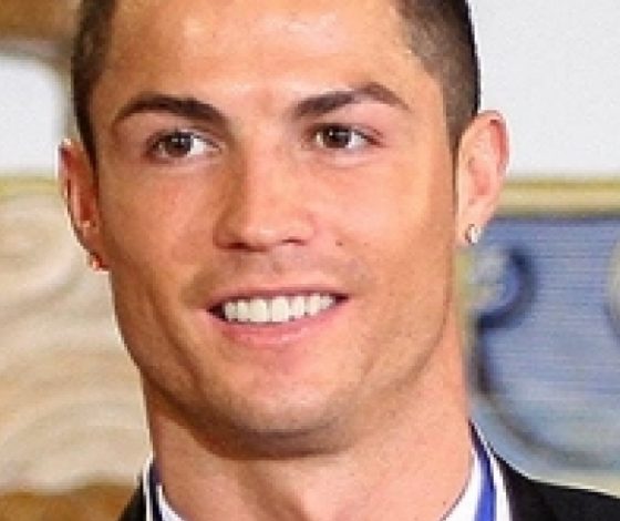 Криштиану Роналду прогулялся по Мадриду в костюме бездомного