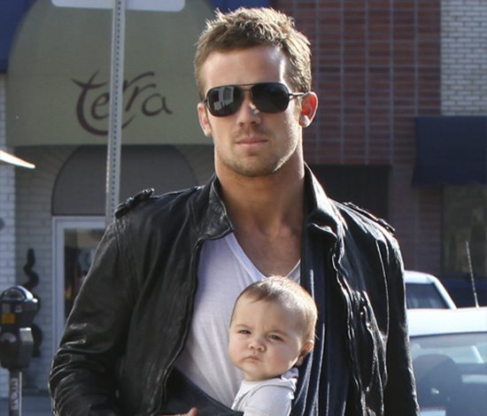 Самые крутые фото Кэма Жиганде и его детей