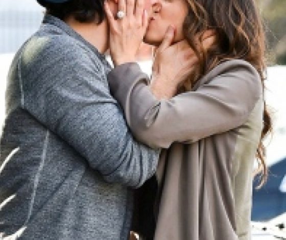 Никки Рид показала обручальное кольцо