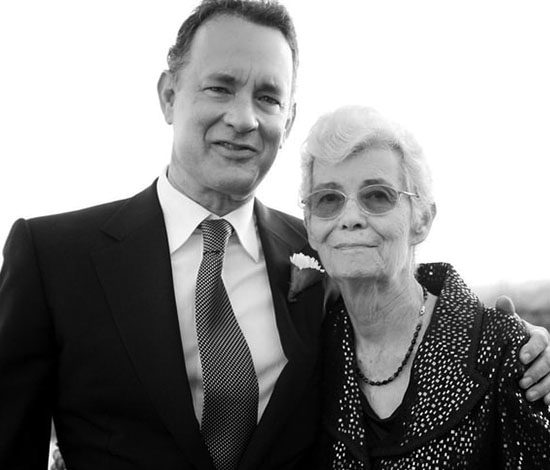 У Тома Хэнкса умерла мама. Трогательное послание актера