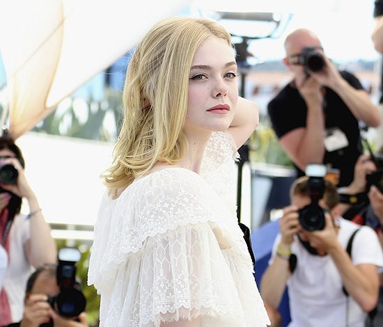 У нее волосы розовые! Смотри фото