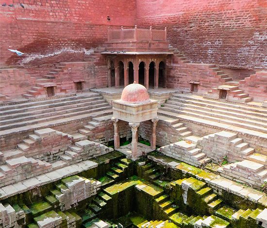 Удивительные подземные колодцы Индии