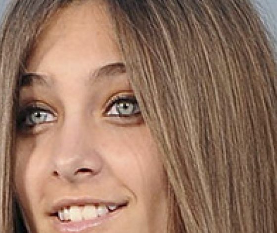 Дочь Майкла Джексона впервые вышла в свет с бойфрендом