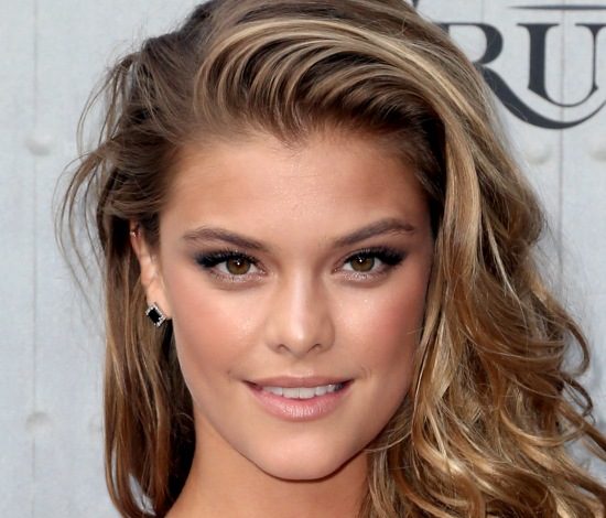 Что делает девушка Леонардо ДиКаприо без него?