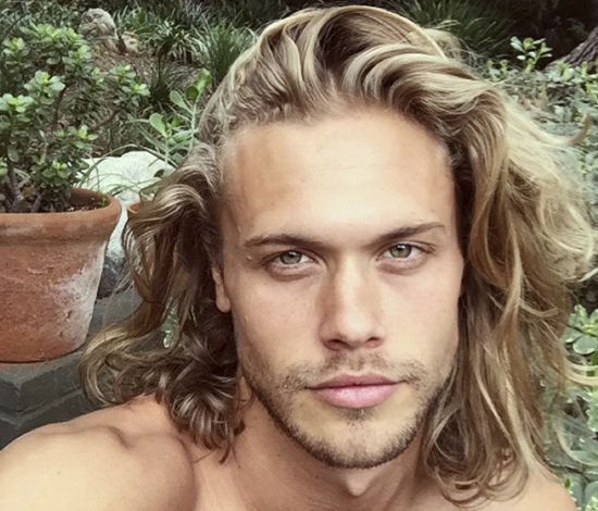 На них нужно подписаться: красавчик из клипа Селены Гомес