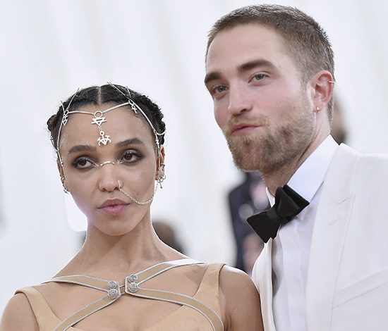 Как тебе девушка Роберта Паттинсона?