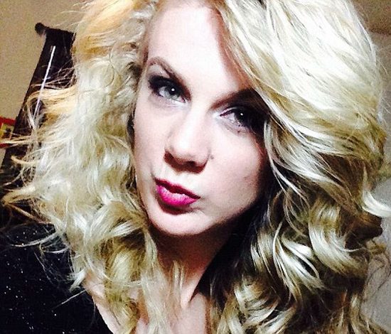 Как двойник Тейлор Свифт живет с именем Дженнифер Лопес