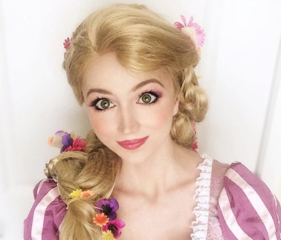 Девушка потратила $14 тыс. на костюмы из мультиков Диснея