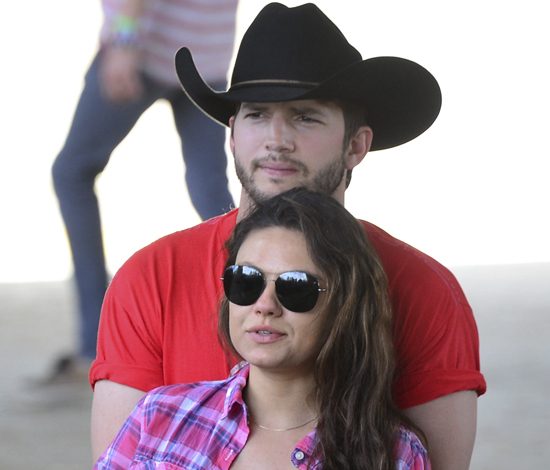 Новые фото Эштона Кутчера и Милы Кунис с дочерью