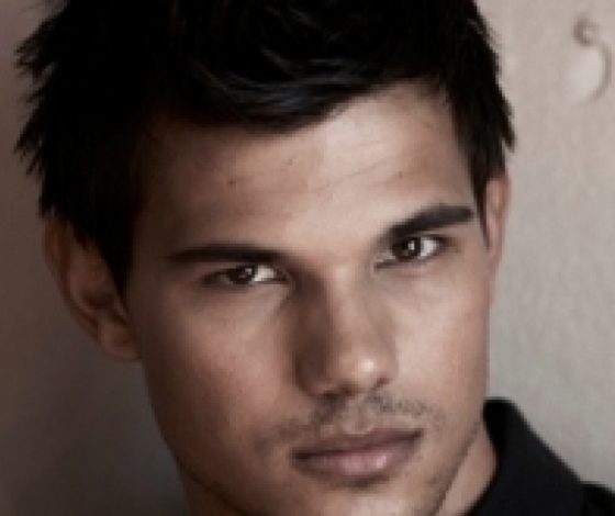 Тэйлор Лотнер встречается с моделью