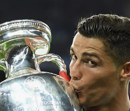 Португалия – чемпион Европы по футболу! Посмотри на героев