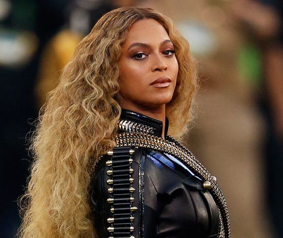 Звезды выступили на Super Bowl 50