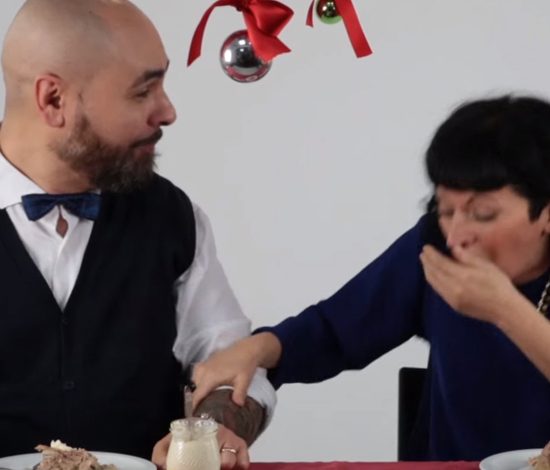 Итальянцы пробуют русские новогодние блюда