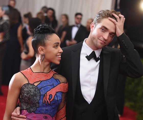 Роберт Паттинсон проводит время с невестой