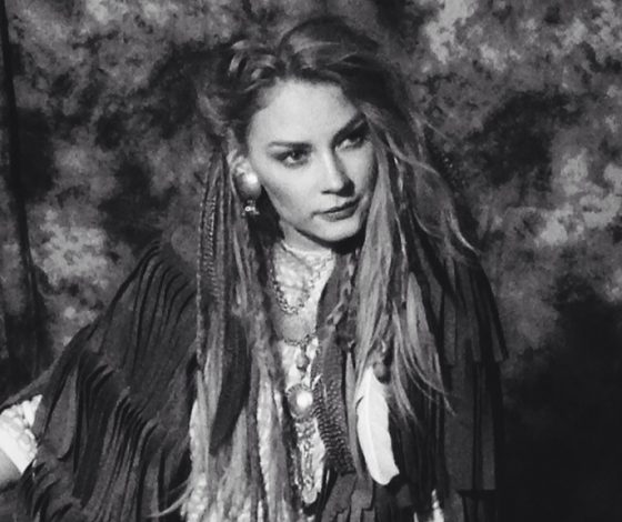 Смотри backstage-видео нашей съемки со Светланой Ходченковой