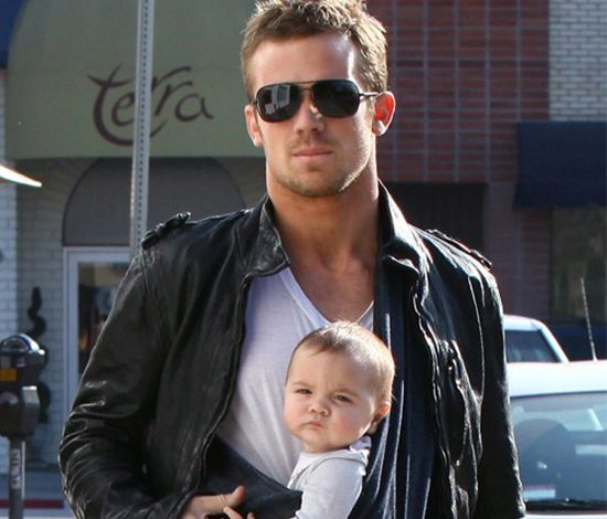 Трогательные фото Кэма Жиганде с дочерью