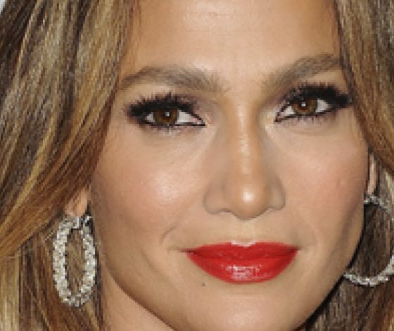 Как выглядит Дженнифер Лопес в коротких шортах